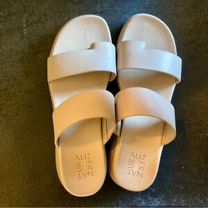 Naturalizer Light Tan Slide Sandals